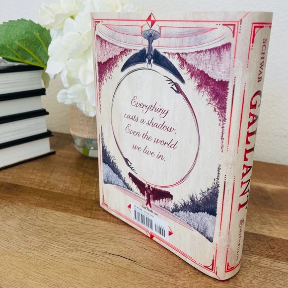 Exclusive Signed First Edition Gallant by V. E. Schwab - Picture 4 of 12
